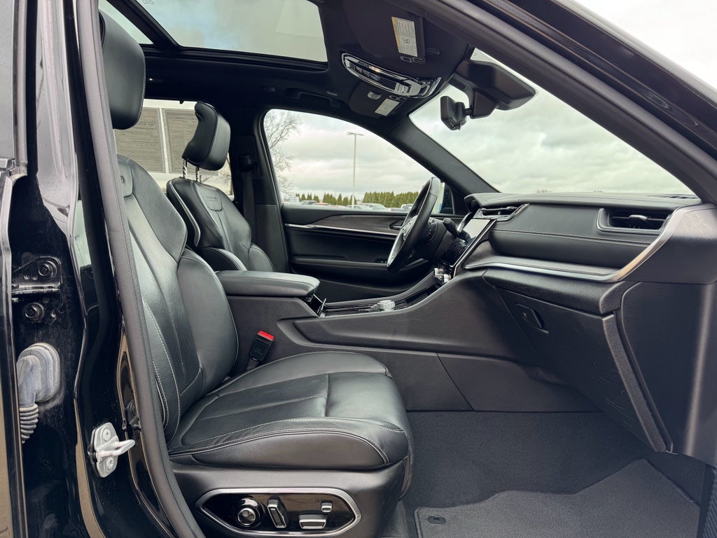 2022 Jeep Grand Cherokee Overland 4WD