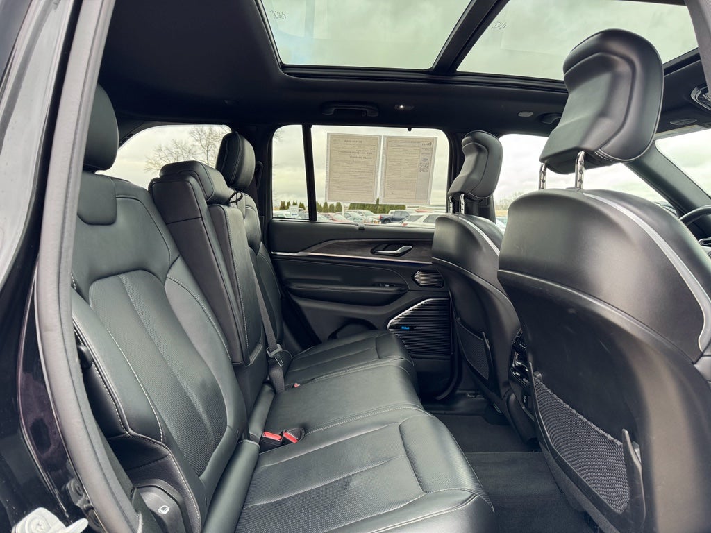 2022 Jeep Grand Cherokee Overland 4WD