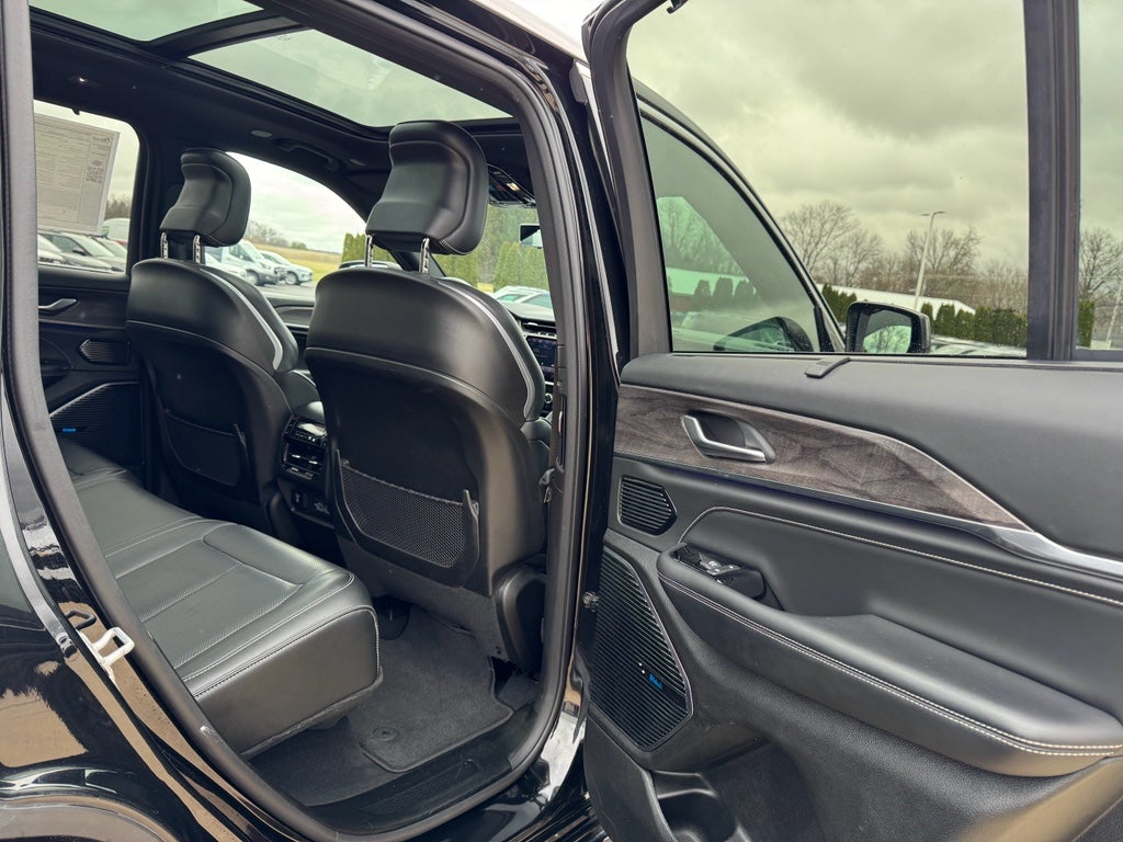 2022 Jeep Grand Cherokee Overland 4WD