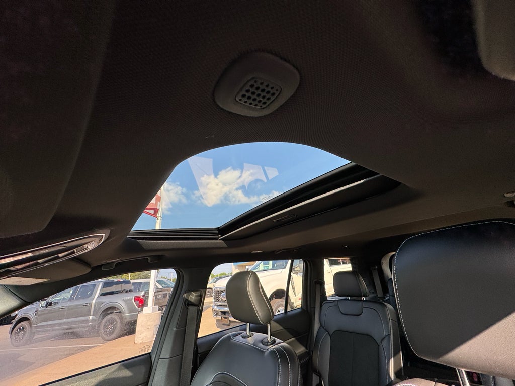 2023 Jeep Grand Cherokee L Altitude 4WD