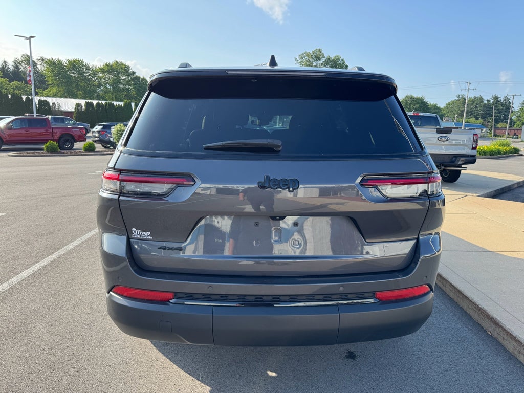 2023 Jeep Grand Cherokee L Altitude 4WD