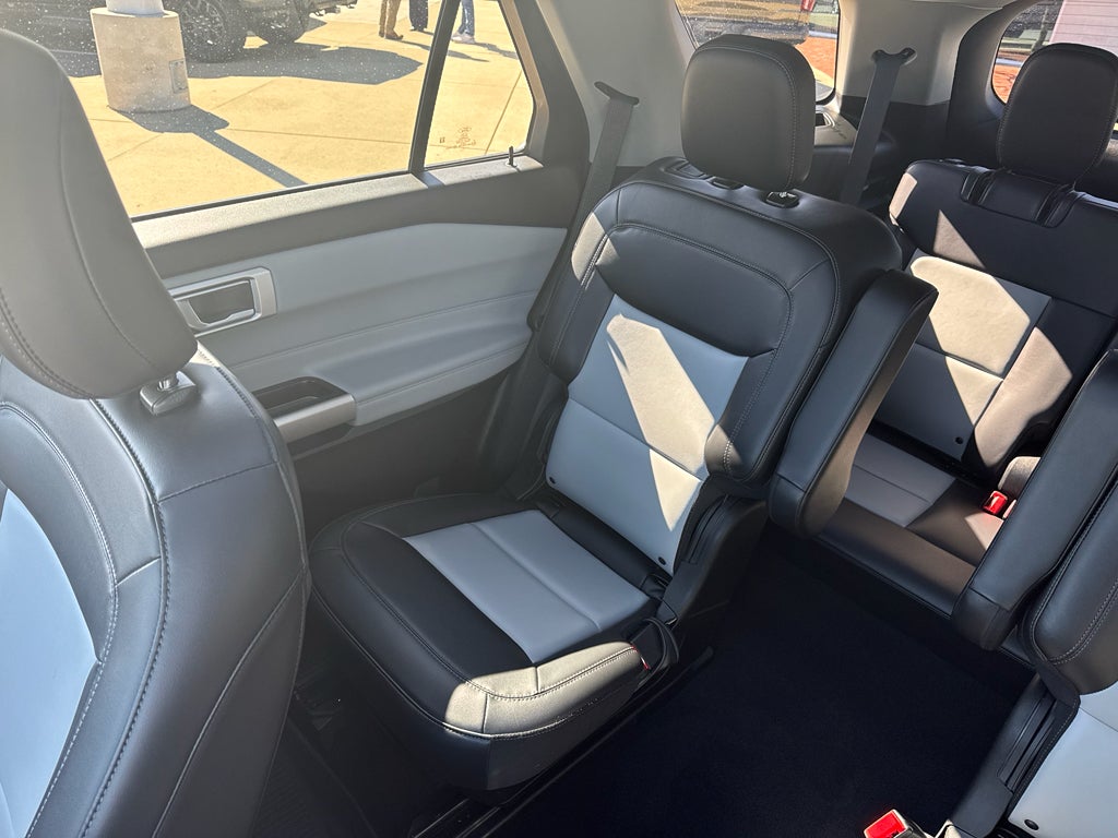 2023 Ford Explorer XLT 4WD