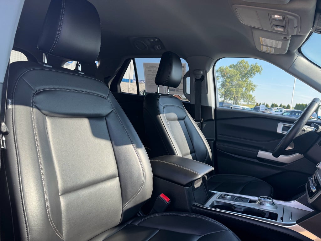 2023 Ford Explorer XLT 4WD