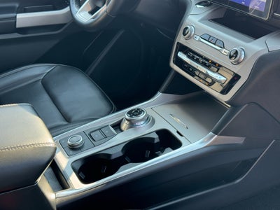 2023 Ford Explorer XLT 4WD