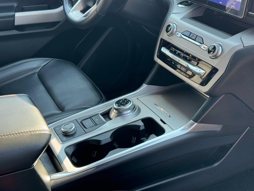 2023 Ford Explorer XLT 4WD