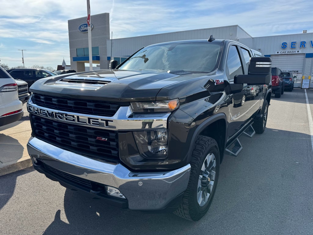 2022 Chevrolet Silverado LT Crew Cab 4WD