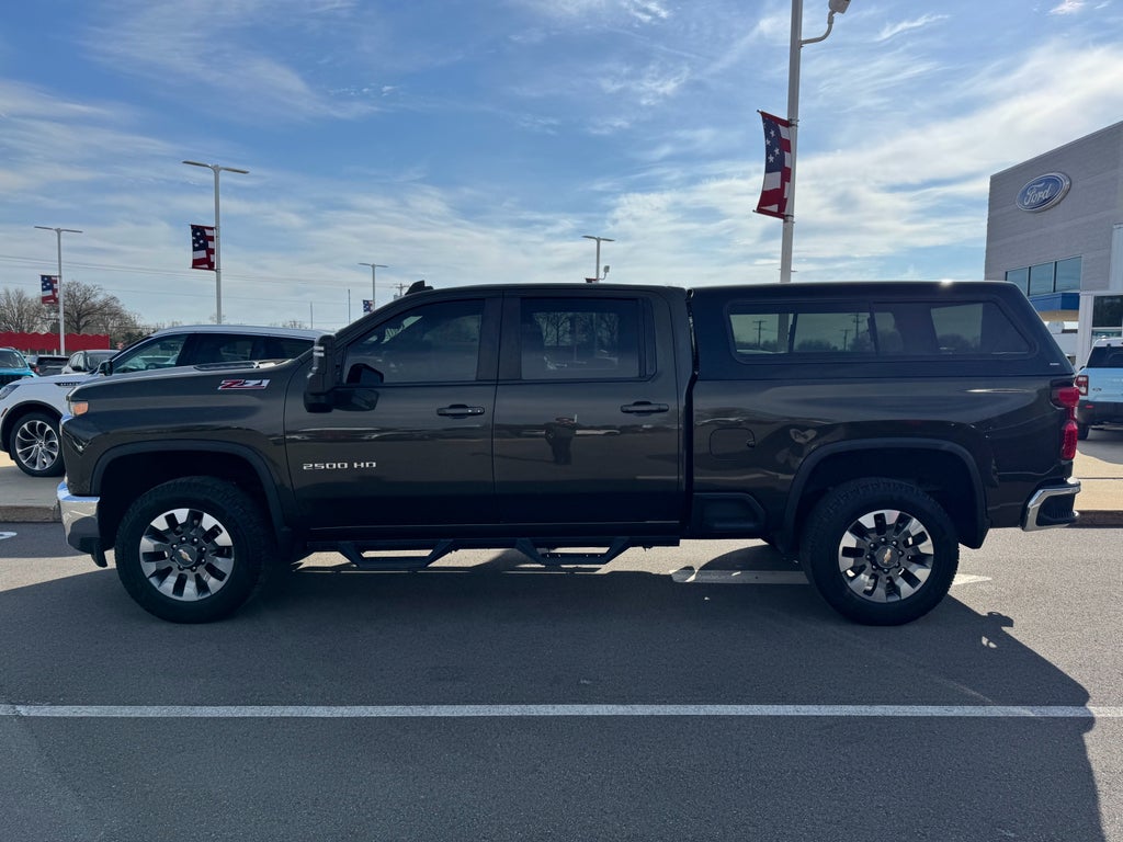 2022 Chevrolet Silverado LT Crew Cab 4WD