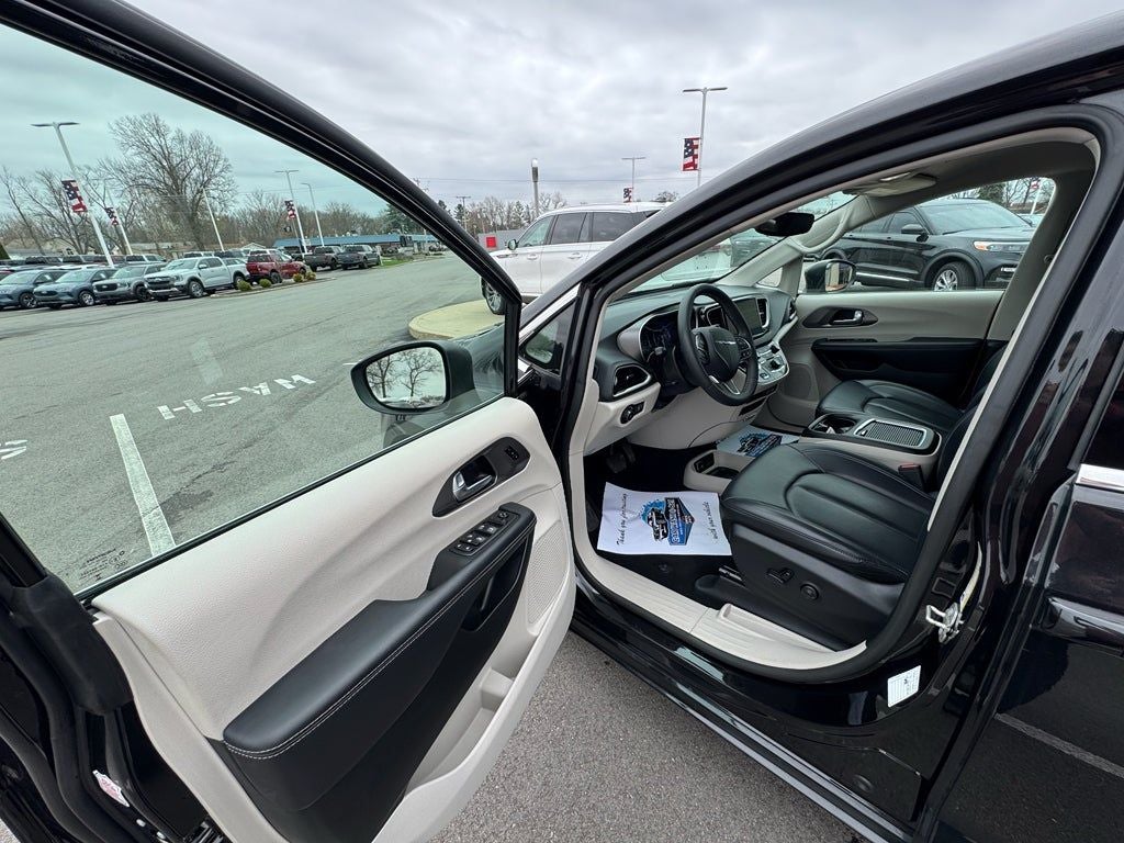 2023 Chrysler Pacifica Touring L