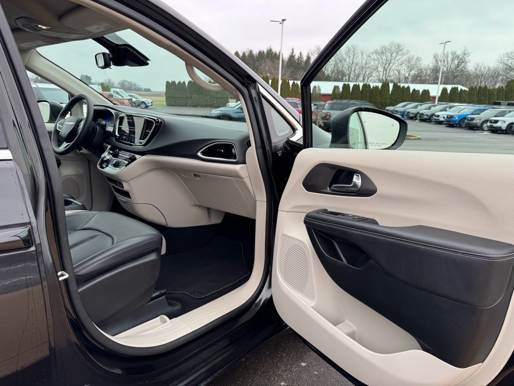 2023 Chrysler Pacifica Touring L FWD