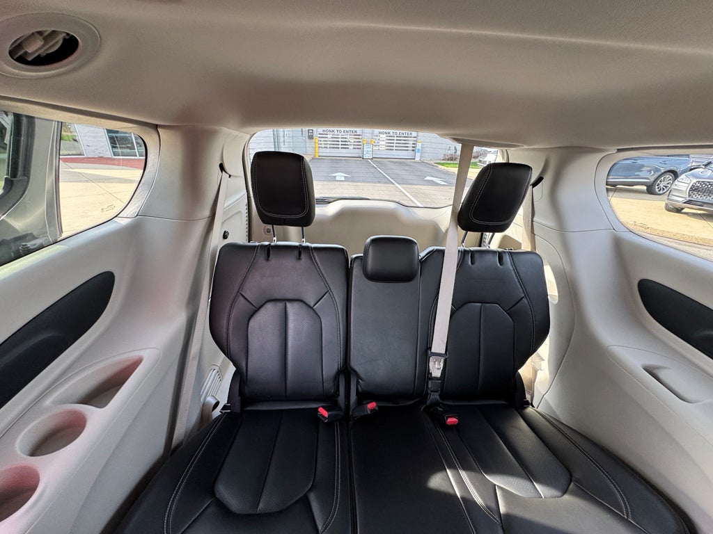 2023 Chrysler Pacifica Touring L FWD
