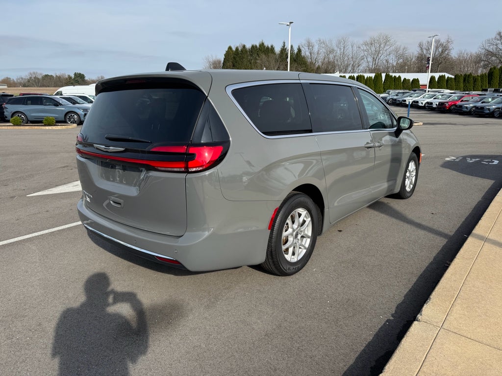 2023 Chrysler Pacifica Touring L FWD