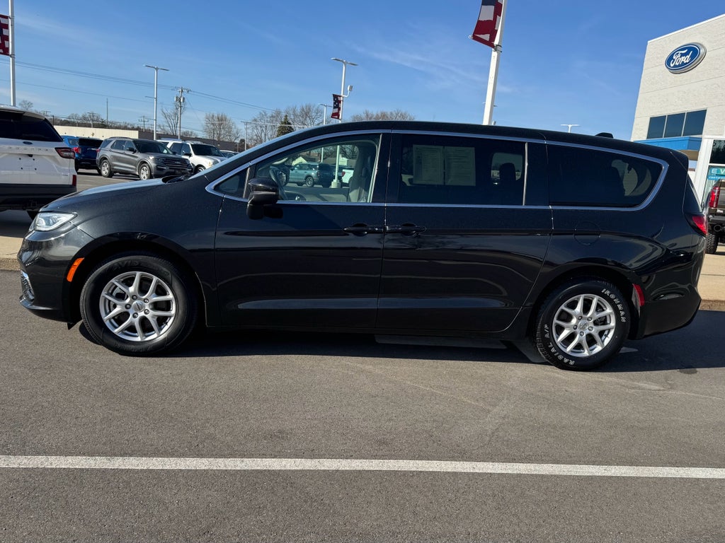 2023 Chrysler Pacifica Touring L FWD