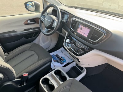 2022 Chrysler Voyager LX FWD