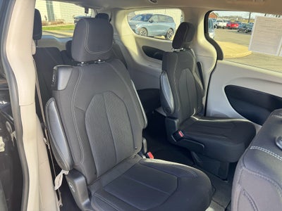 2022 Chrysler Voyager LX FWD