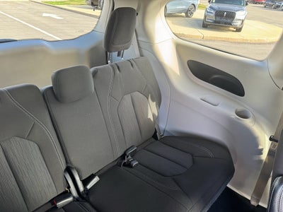 2022 Chrysler Voyager LX FWD