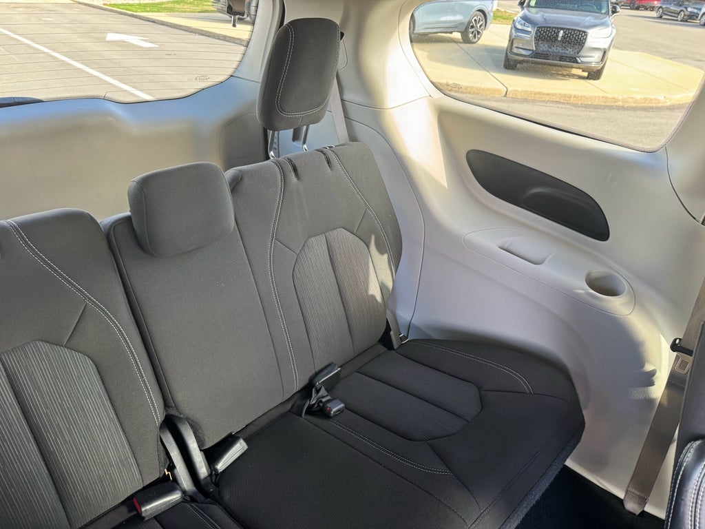 2022 Chrysler Voyager LX FWD