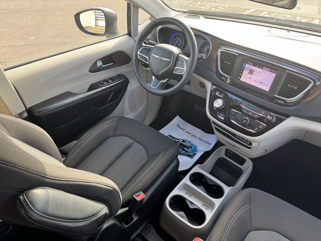 2022 Chrysler Voyager LX FWD