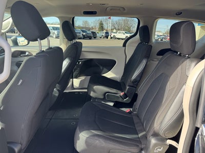 2022 Chrysler Voyager LX FWD