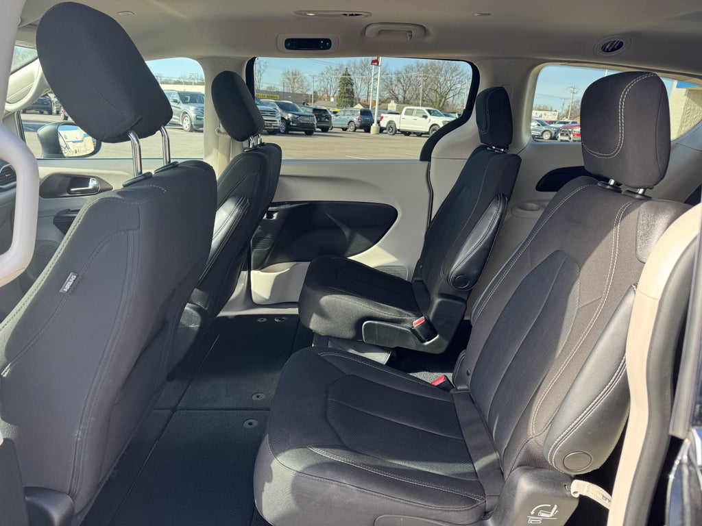 2022 Chrysler Voyager LX FWD