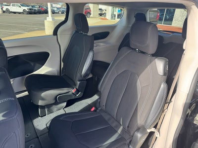 2022 Chrysler Voyager LX FWD