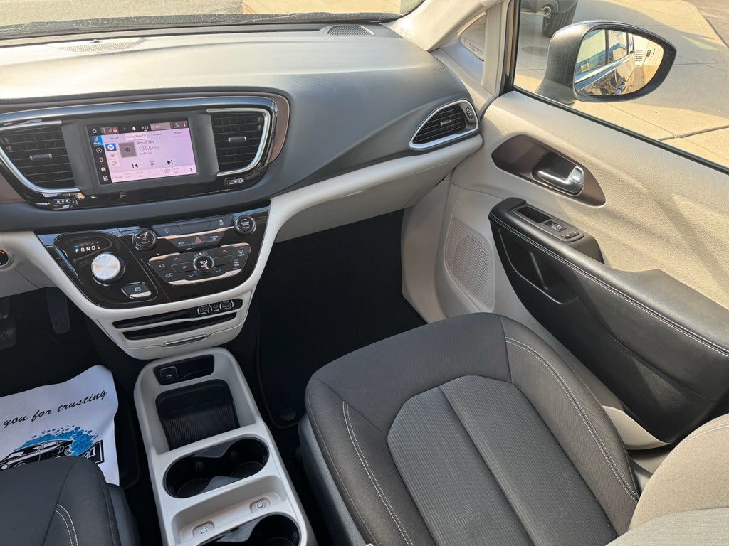 2022 Chrysler Voyager LX FWD