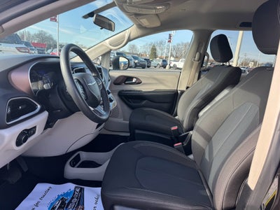 2022 Chrysler Voyager LX FWD