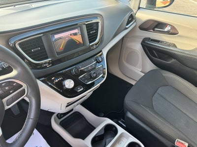 2022 Chrysler Voyager LX FWD