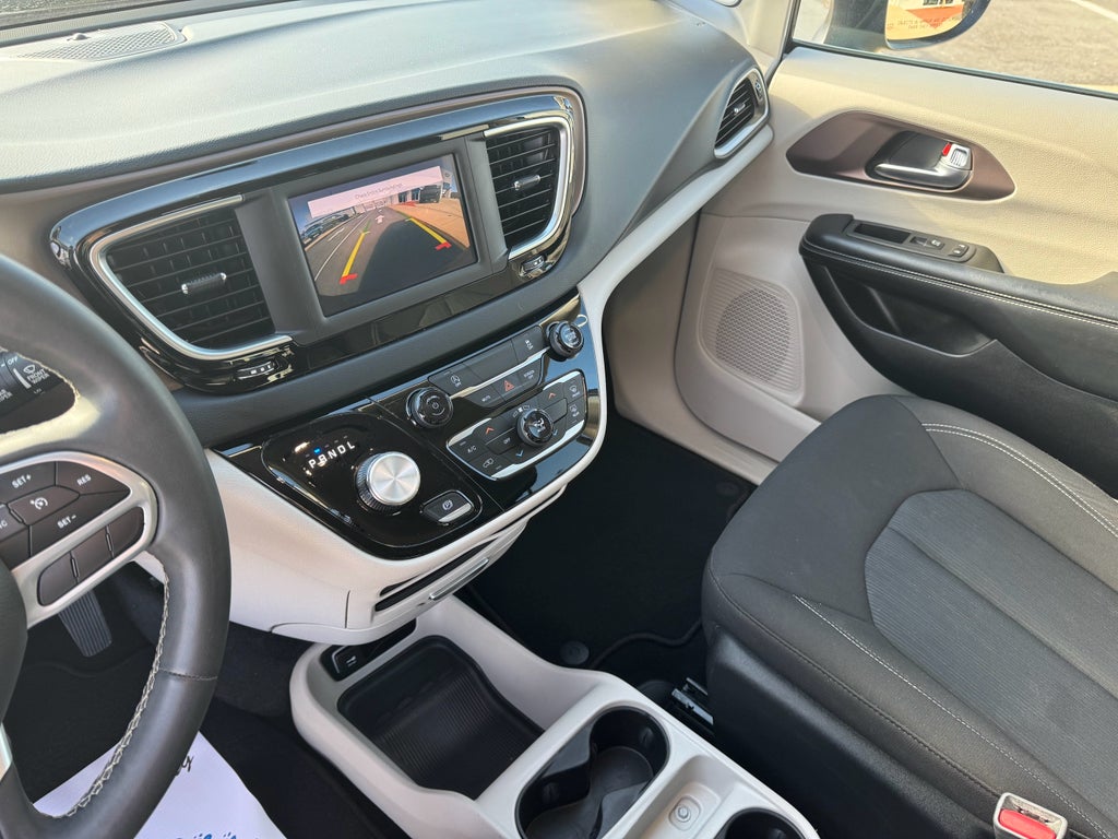 2022 Chrysler Voyager LX FWD