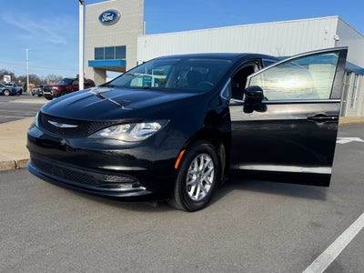 2022 Chrysler Voyager LX FWD