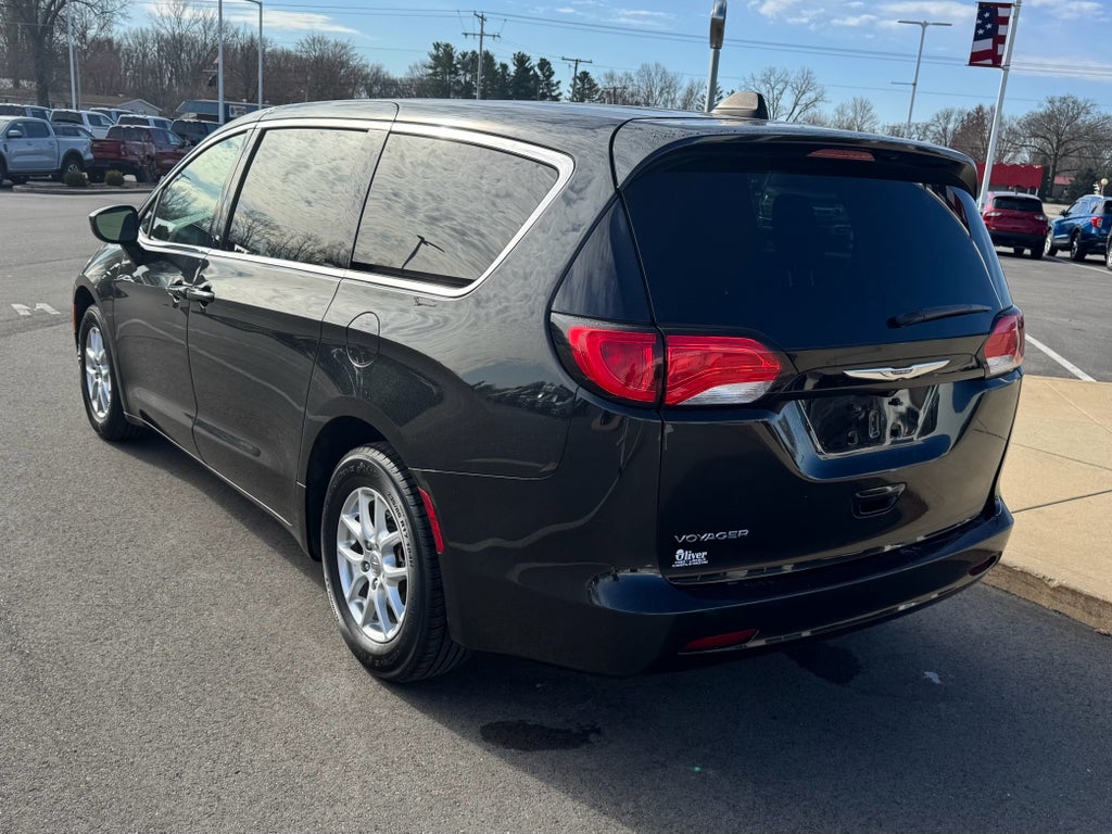 2022 Chrysler Voyager LX FWD