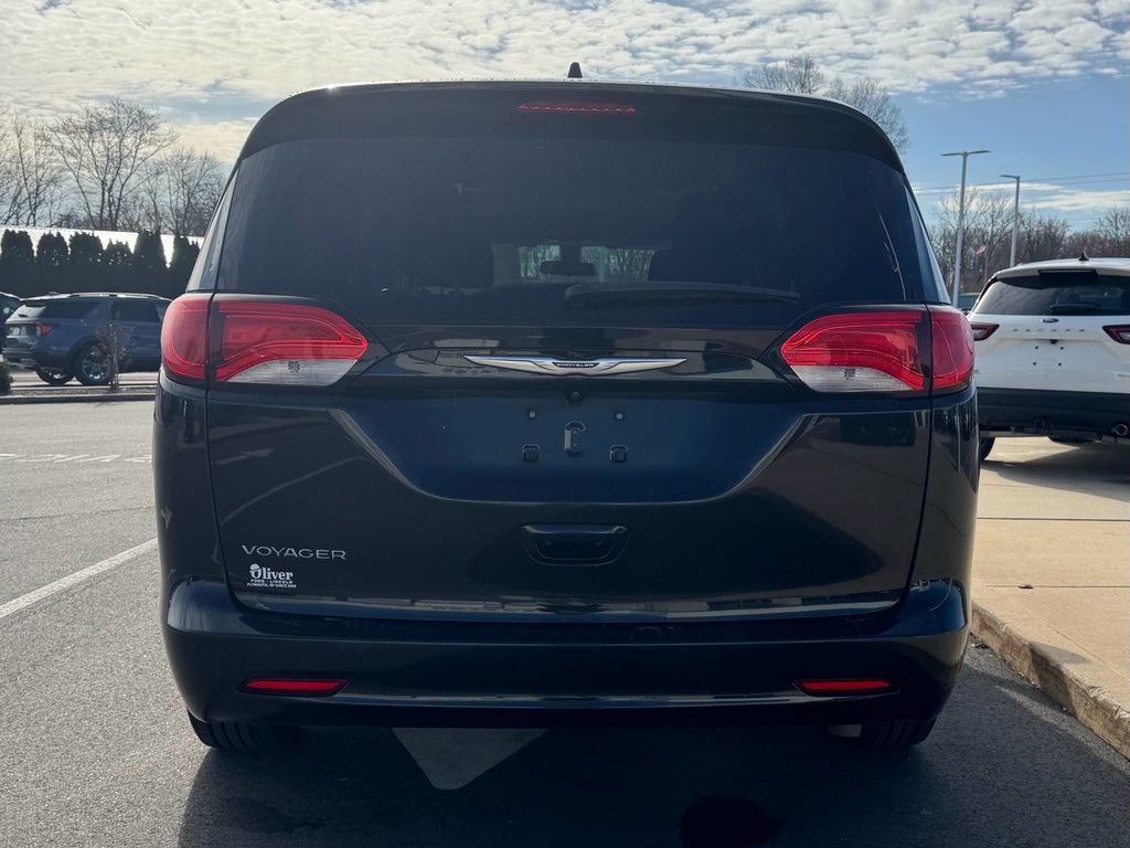 2022 Chrysler Voyager LX FWD