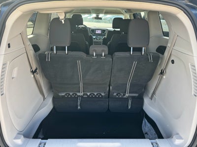 2022 Chrysler Voyager LX FWD