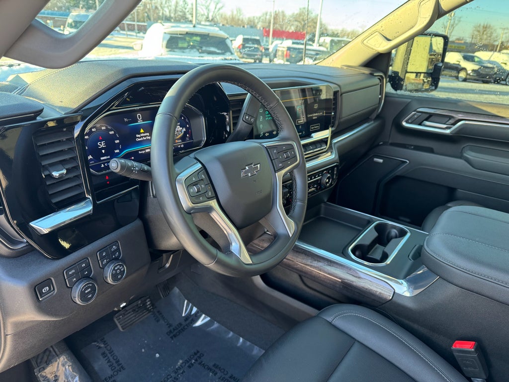 2025 Chevrolet Silverado LTZ Crew Cab 4WD