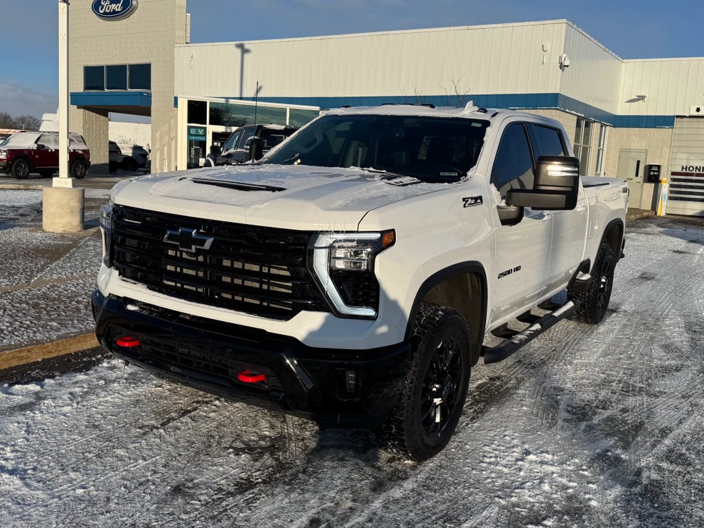 2025 Chevrolet Silverado LTZ Crew Cab 4WD