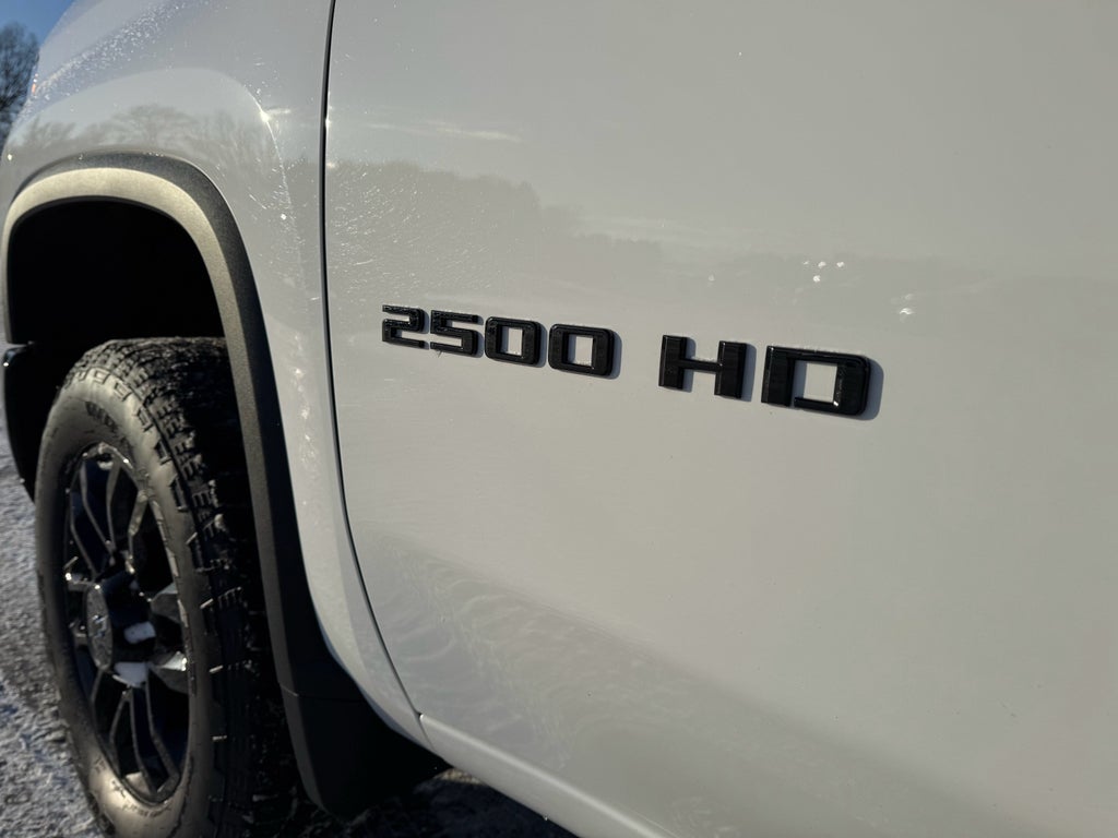 2025 Chevrolet Silverado LTZ Crew Cab 4WD