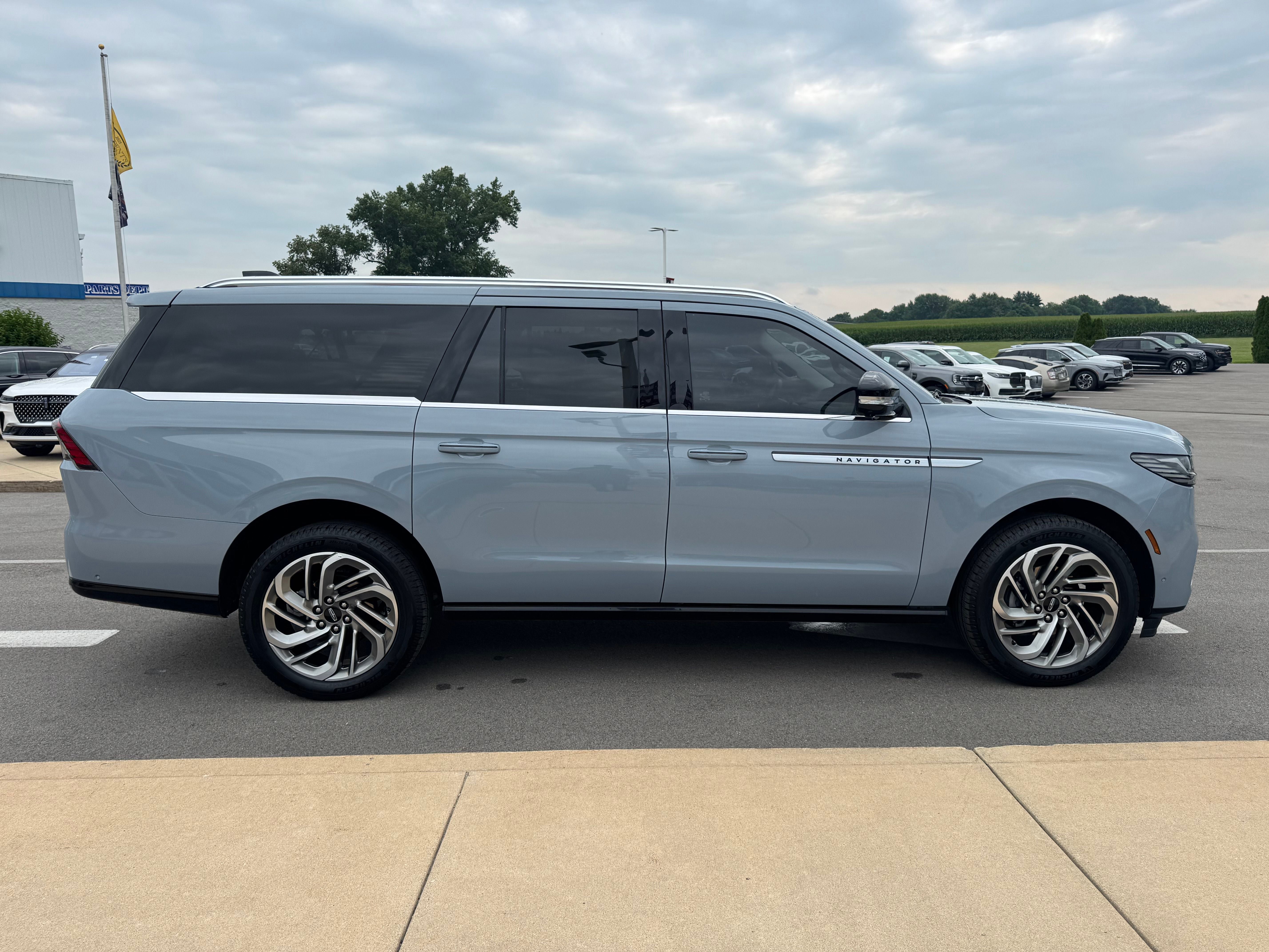 2025 Lincoln Navigator L Reserve