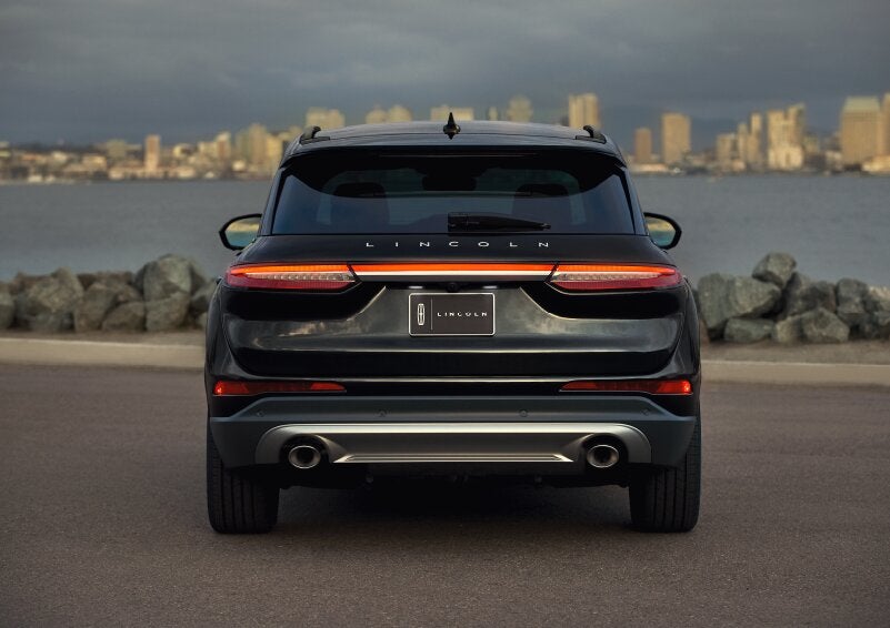 The rear lighting of the 2025 Lincoln Corsair® SUV spans the entire width of the vehicle. | Oliver Lincoln in Plymouth IN