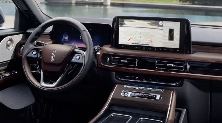 The backup camera of the 2027 Lincoln Aviator® SUV is displayed on screen. | Oliver Lincoln in Plymouth IN